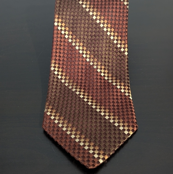 Sazzari Made In Italy Men's 100% Silk Brown Checkered Tie - Picture 2 of 8
